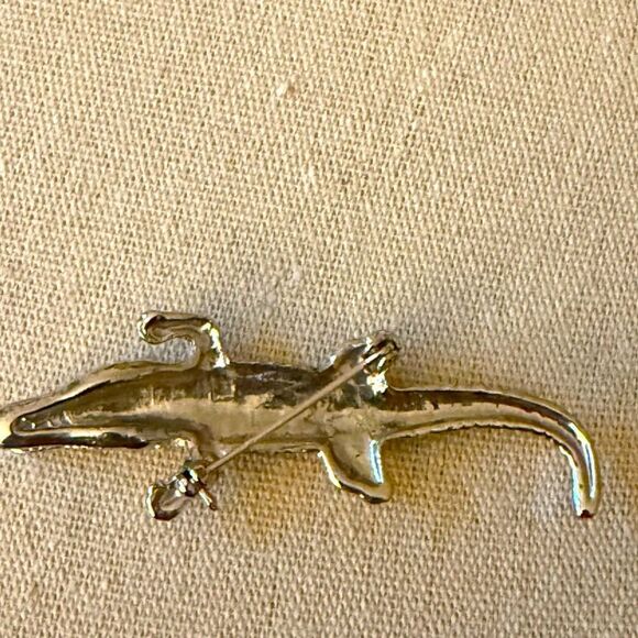 Alligator Silvertone Brooch with Clear Rhinestone Detail. - Picture 4 of 6